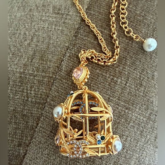 Jewelry - ✨🕊️🌸VINTAGE CHANEL GOLD-TONE CHAIN NECKLACE WITH CC MEDALLION🕊️✨🌸